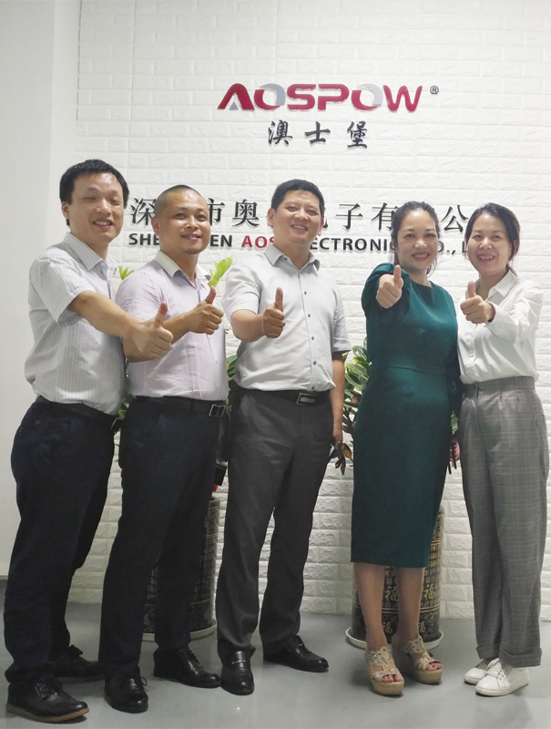客户来访合影